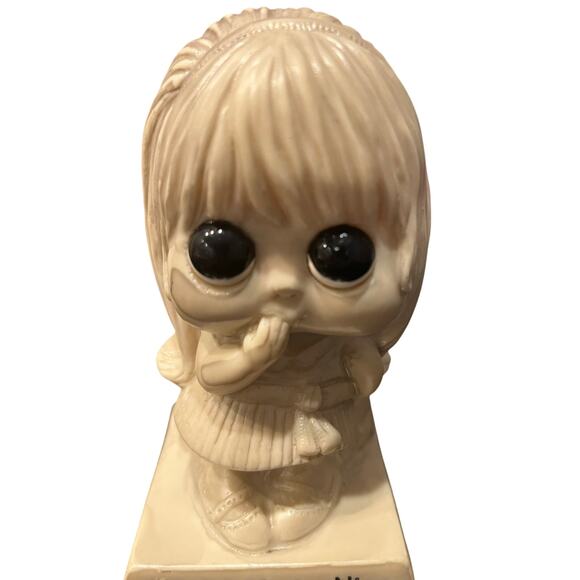 Vintage Russ Berrie Big Eyed Girl Figurine: "I Think You're Nice" Resin Statue - Picture 2 of 5